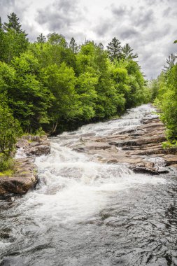 Quebec, Kanada 'daki Mauricie Ulusal Parkı' nın manzarası