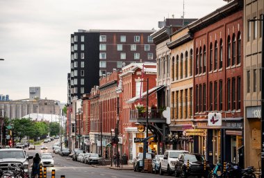 Trois Rivieres, Quebec, Kanada - 3 Temmuz 2024: Bulutlu havada tarihi şehir merkezi