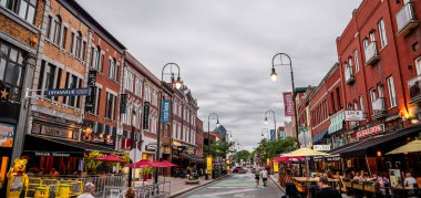 Trois Rivieres, Quebec, Kanada - 3 Temmuz 2024: Bulutlu havada tarihi şehir merkezi