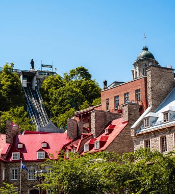 Quebec Şehri, Kanada - 3 Temmuz 2024: Güneşli havada tarihi kent merkezi, HDR Görüntü
