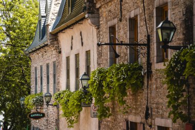 Quebec Şehri, Kanada - 3 Temmuz 2024: Güneşli havada tarihi kent merkezi, HDR Görüntü