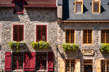 Quebec Şehri, Kanada - 3 Temmuz 2024: Güneşli havada tarihi kent merkezi, HDR Görüntü