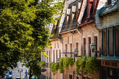Quebec Şehri, Kanada - 3 Temmuz 2024: Güneşli havada tarihi kent merkezi, HDR Görüntü