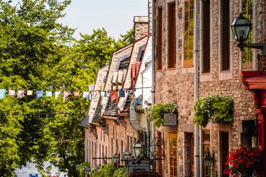 Quebec Şehri, Kanada - 3 Temmuz 2024: Güneşli havada tarihi kent merkezi, HDR Görüntü
