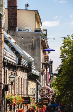 Quebec Şehri, Kanada - 3 Temmuz 2024: Güneşli havada tarihi kent merkezi, HDR Görüntü