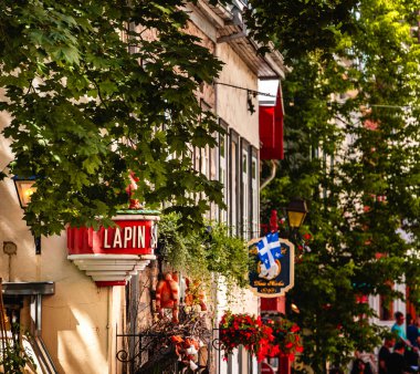 Quebec Şehri, Kanada - 3 Temmuz 2024: Güneşli havada tarihi kent merkezi, HDR Görüntü