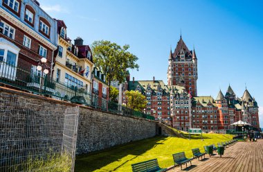 Quebec Şehri, Kanada - 3 Temmuz 2024: Güneşli havada tarihi kent merkezi, HDR Görüntü