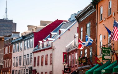 Quebec Şehri, Kanada - 3 Temmuz 2024: Güneşli havada tarihi kent merkezi, HDR Görüntü