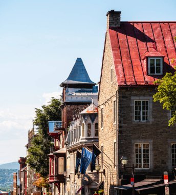 Quebec Şehri, Kanada - 3 Temmuz 2024: Güneşli havada tarihi kent merkezi, HDR Görüntü