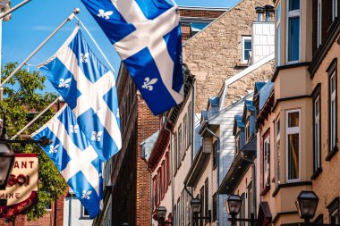 Quebec Şehri, Kanada - 3 Temmuz 2024: Güneşli havada tarihi kent merkezi, HDR Görüntü
