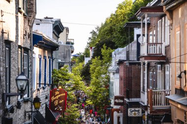 Quebec Şehri, Kanada - 3 Temmuz 2024: Güneşli havada tarihi kent merkezi, HDR Görüntü