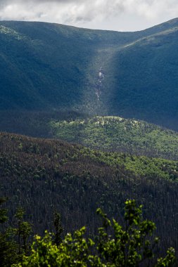 Gaspe Yarımadası, Quebec, Kanada 'daki dağların manzarası