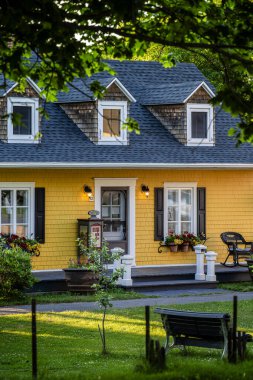 Kamouraska, Quebec, Kanada - 3 Temmuz 2024: Yaz mevsiminde tarihi nehir kenti