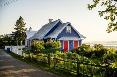 Kamouraska, Quebec, Kanada - 3 Temmuz 2024: Yaz mevsiminde tarihi nehir kenti