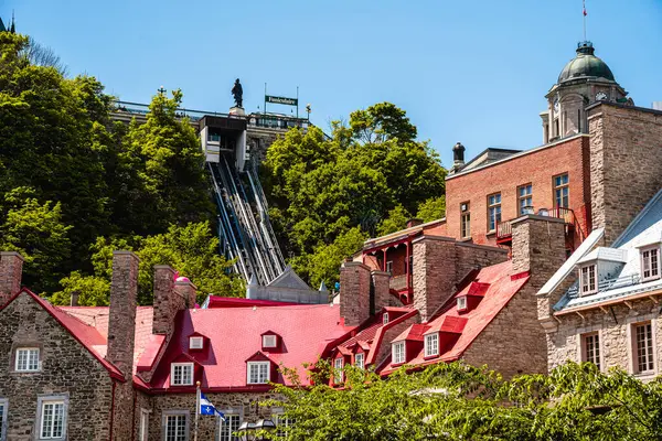 Quebec Şehri, Kanada - 3 Temmuz 2024: Güneşli havada tarihi kent merkezi, HDR Görüntü