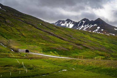 Myvatn Gölü yakınlarındaki Kuzey İzlanda manzarası