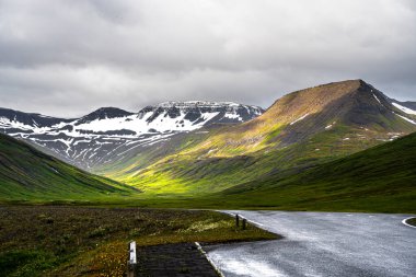 Myvatn Gölü yakınlarındaki Kuzey İzlanda manzarası