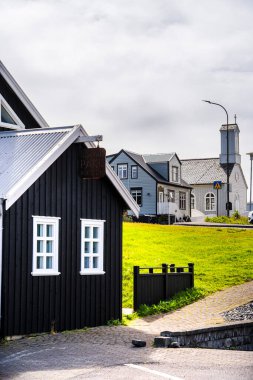 Stykkisholmur, İzlanda - 20 Temmuz 2024: Yazın Picturesque limanı, HDR Image