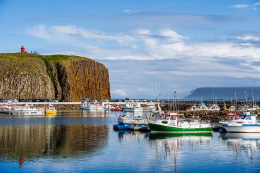 Stykkisholmur, İzlanda - 20 Temmuz 2024: Yazın Picturesque limanı, HDR Image