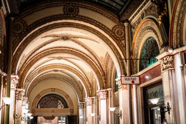 Viyana, Avusturya - 24 Kasım 2024: Eski güzel şehrin Noel manzarası