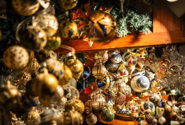 Viyana, Avusturya - 24 Kasım 2024: Eski güzel şehrin Noel manzarası