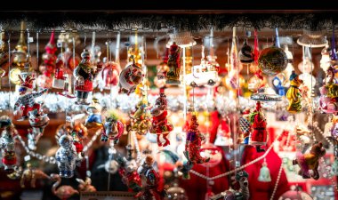 Viyana, Avusturya - 24 Kasım 2024: Eski güzel şehrin Noel manzarası