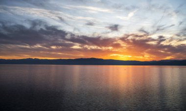 Ohri Gölü 'nün gece manzarası, Kuzey Makedonya