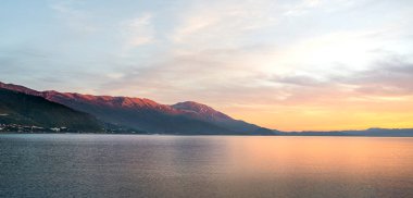 Ohri Gölü 'nün gece manzarası, Kuzey Makedonya