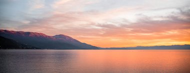 Ohri Gölü 'nün gece manzarası, Kuzey Makedonya