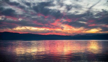 Ohri Gölü 'nün gece manzarası, Kuzey Makedonya