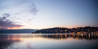 Ohri Gölü 'nün gece manzarası, Kuzey Makedonya