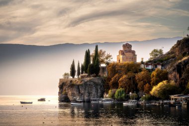 Ohri, Kuzey Makedonya - 23 Ekim 2024: Günbatımında tarihi kent merkezi, HDR Görüntü