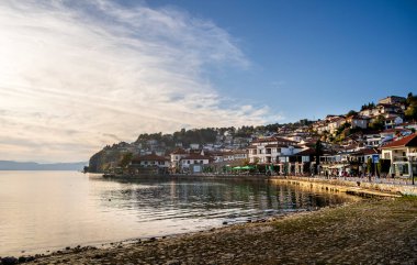 Ohri, Kuzey Makedonya - 23 Ekim 2024: Günbatımında tarihi kent merkezi, HDR Görüntü