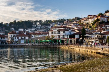 Ohri, Kuzey Makedonya - 23 Ekim 2024: Günbatımında tarihi kent merkezi, HDR Görüntü