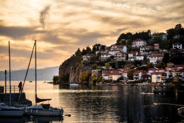 Ohri, Kuzey Makedonya - 23 Ekim 2024: Günbatımında tarihi kent merkezi, HDR Görüntü
