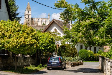 Zsambek, Macaristan - 23 Nisan 2024: Güneşli havalarda tarihi simgeler