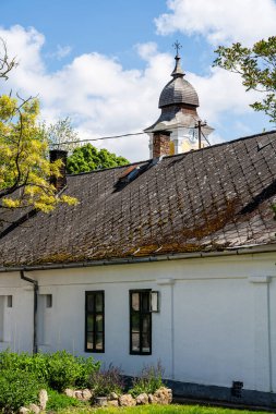 Zsambek, Macaristan - 23 Nisan 2024: Güneşli havalarda tarihi simgeler