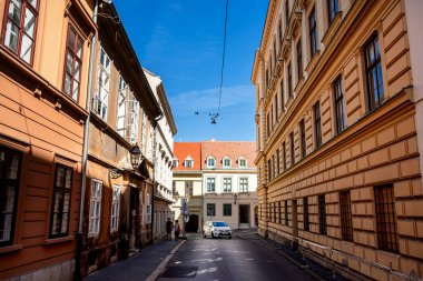 Zagreb, Hırvatistan - 07 Eylül 2024: Sonbaharda tarihi kent merkezi, HDR resmi