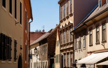 Zagreb, Hırvatistan - 07 Eylül 2024: Sonbaharda tarihi kent merkezi, HDR resmi