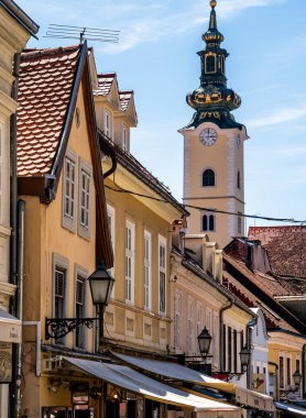 Zagreb, Hırvatistan - 07 Eylül 2024: Sonbaharda tarihi kent merkezi, HDR resmi