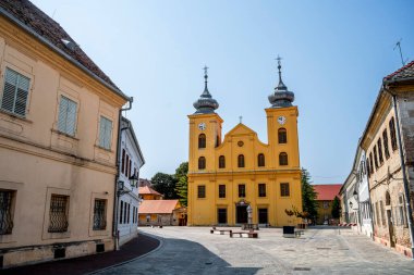 Osijek, Hırvatistan - 2 Eylül 2024: Güneşli havada tarihi merkez