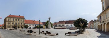 Osijek, Hırvatistan - 2 Eylül 2024: Güneşli havada tarihi merkez