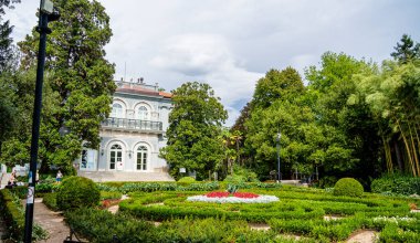 Opatija, Hırvatistan - 7 Eylül 2024: Sonbaharda sahil beldesi, HDR Image