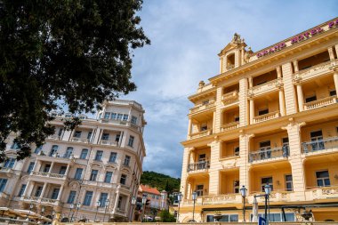 Opatija, Hırvatistan - 7 Eylül 2024: Sonbaharda sahil beldesi, HDR Image