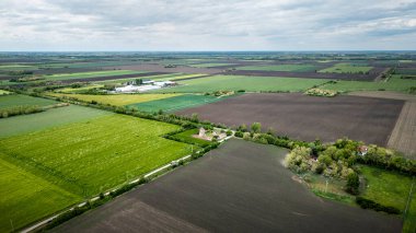 Macaristan 'daki yel değirmeninin havadan görünüşü, Güney Büyük Ova, HDR Görüntü