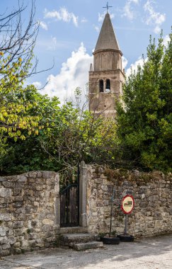 Labin, Hırvatistan - 7 Eylül 2024: Sonbaharda sahil beldesi, HDR Image
