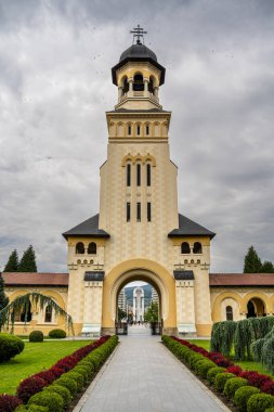 Alba Iulia, Romanya - 15 Nisan 2024: İlkbaharda tarihi kent merkezi, HDR Görüntü