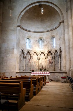 Alba Iulia, Romanya - 15 Nisan 2024: İlkbaharda tarihi kent merkezi, HDR Görüntü