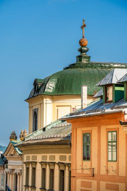 Banska Stiavnica, Slovakya - 15 Ağustos 2024: Güneşli havada tarihi merkez, HDR Görüntü