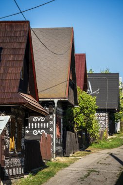 Cicmany, Slovakya - 15 Ağustos 2024: Güneşli havada resim köyü, HDR Görüntü